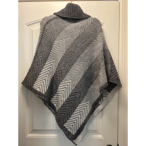 Fratelli Talli Women’s Wool Mohair Blend Turtleneck Poncho Sweater One Size Gray - Picture 3 of 3